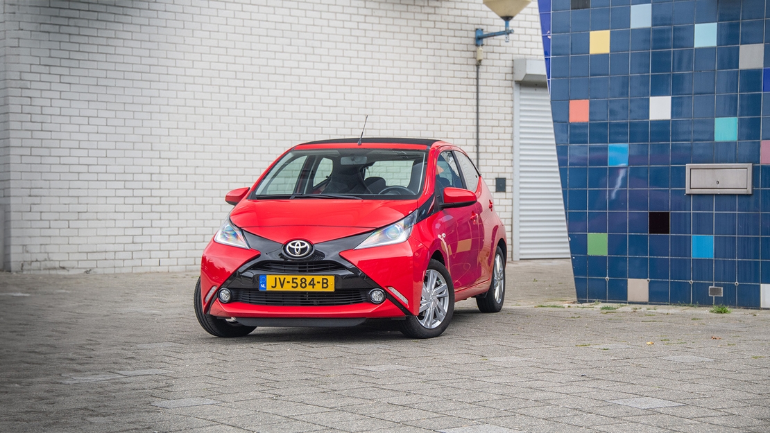 Toyota-Aygo-exterieur-vooraanzicht-stoep